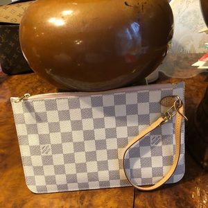 ❌SOLD ❌Pouch from my Neverfull mm date code SD0186